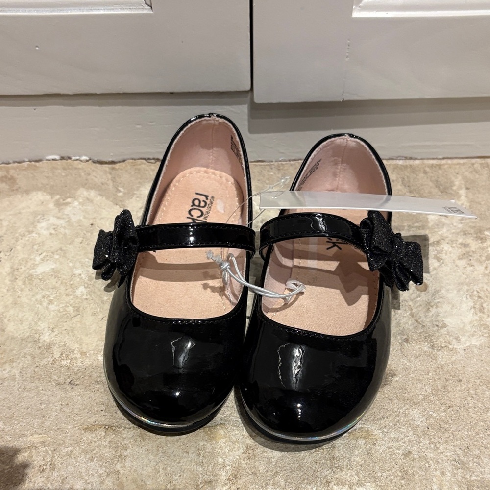Girls Nordstrom Rack Black Patent Mary Jane’s with Bow Size 9